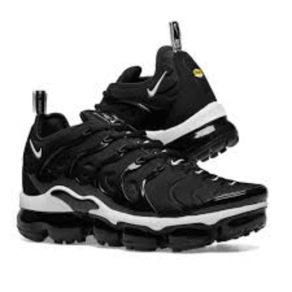 nike air vapormax plus black and white
